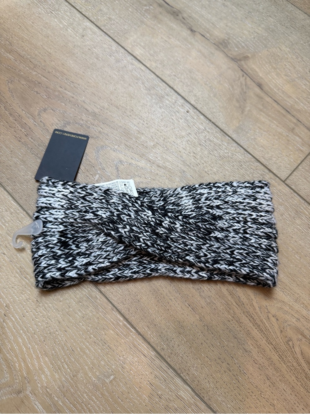 Forever 21 • Black & White Twisted Knit Headband One Size NWT